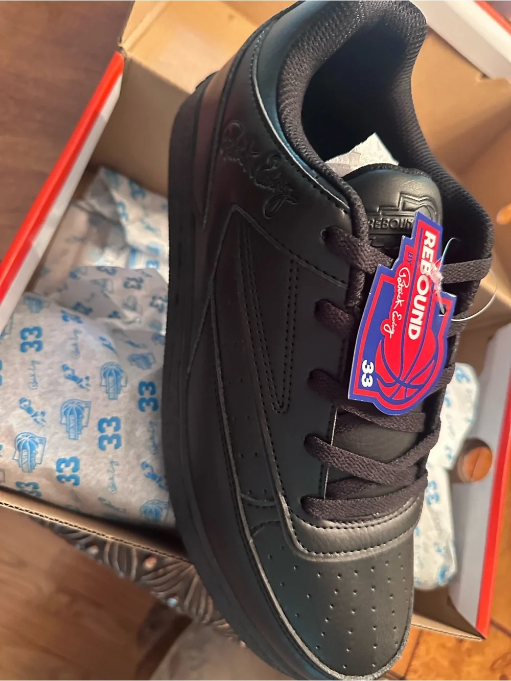 Men's Black Low-Top Sneakers - Casual Comfort